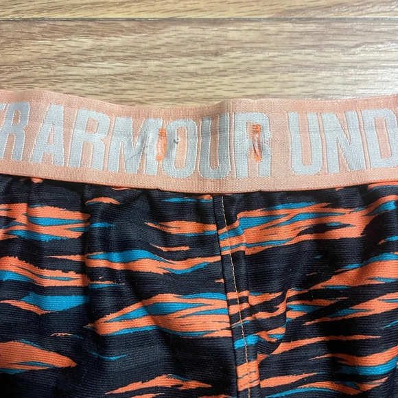 Under Armour Shorts Medium - Picture 2 of 6